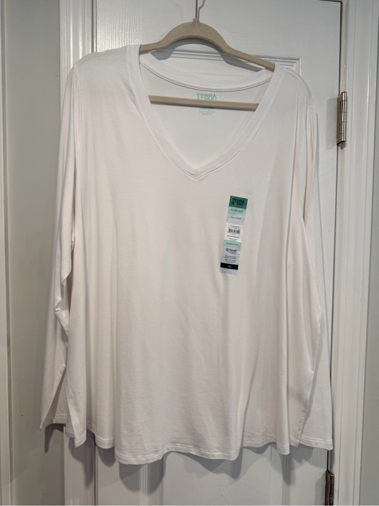 Terra & Sky Tops - NWT Terra & Sky Size 2X White Long Sleeve V-Neck T-Shirt Tencel